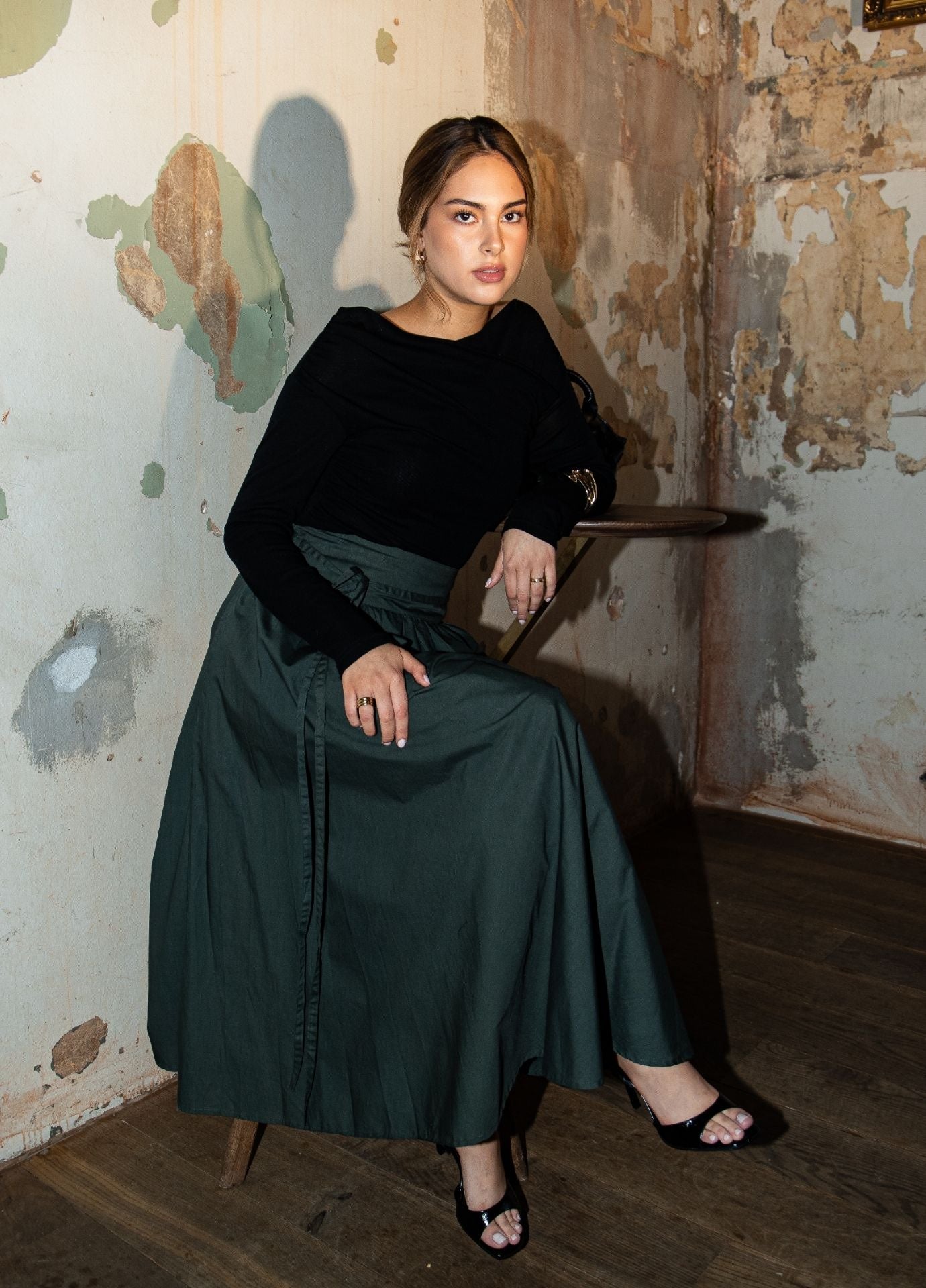Astrid Skirt Moss Green, dark green cotton poplin midi skirt, front view